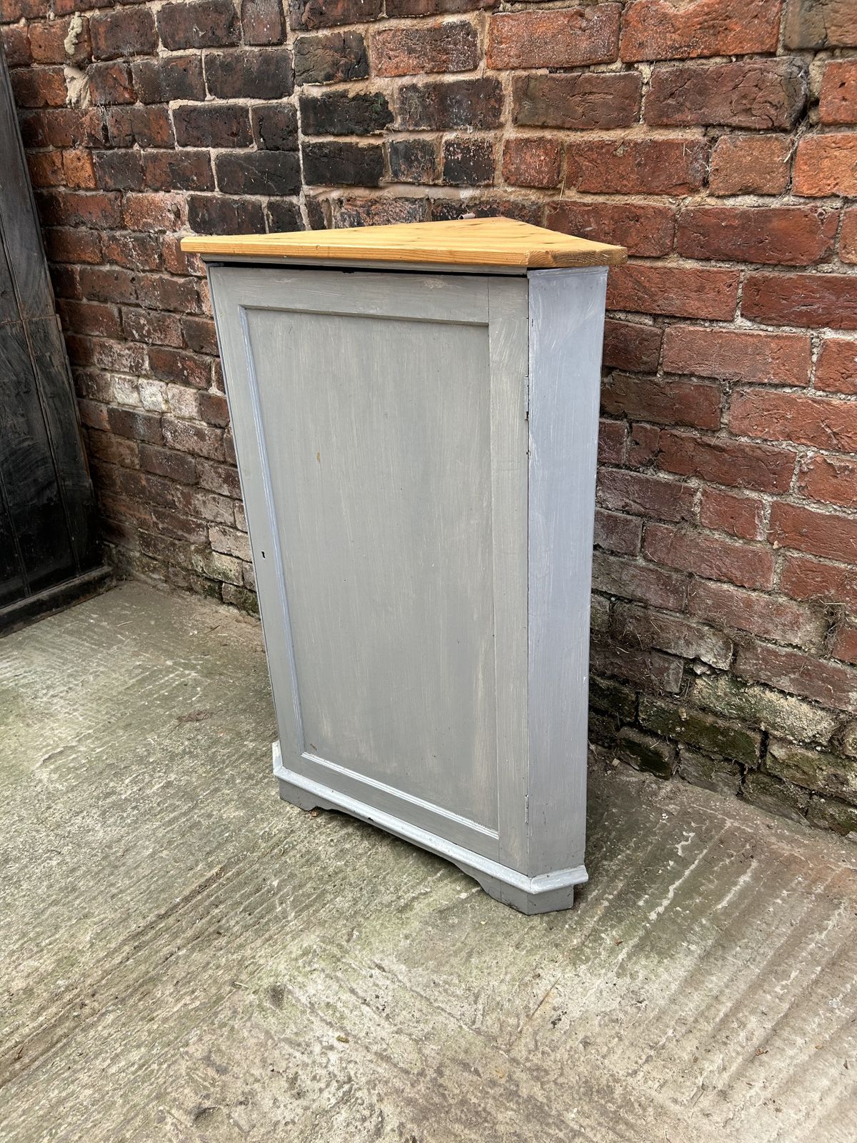 photo vintage Pine Corner Cupboard Grey Painted