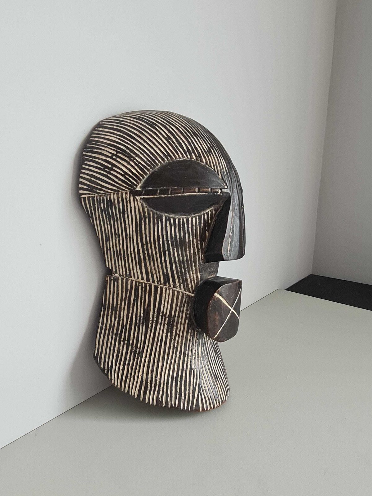 African Mask Songye Kifwebe Democratic Republic Of Congo / African Art / Primitive Arts / Africa / Mid Century / 20th Century photo for sale