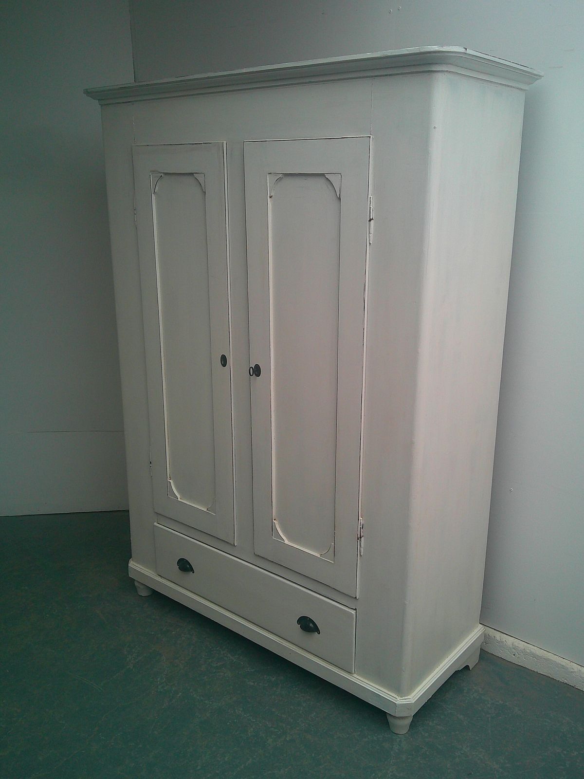 A Lovely Painted White Pine Georgian 1 Piece Hall Wardrobe