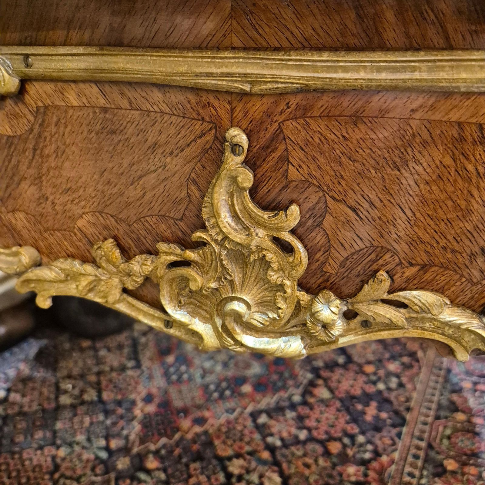 photo vinterior Large Louis XV Style Flat Desk, Marquetry And Gilt Bronze, 19th Century Work