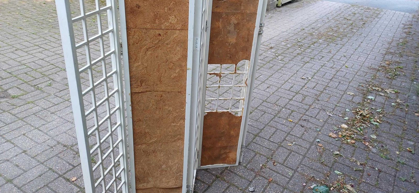 photo for sale Vintage Mid Century Folding Room Divider Privacy Screen 5 Panel White Lattice Frame Shabby Chic Partition – Retro Folding Free Hand Delivery