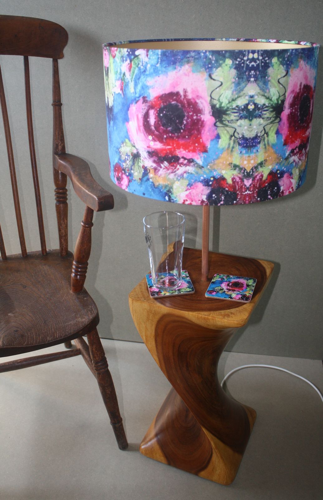 photo vinterior Twisted Acacia Wood Floor Lamps With Beautiful Floral Handcrafted Shades