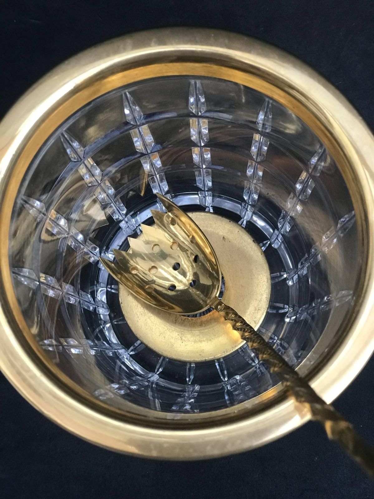 photo furniture Ijsemmer Mid Century Modern Handgeslepen Kristal Frans Met Vergulde Metalen Handgreep Barware Mixology Tools Barkar Hollywood Regency Man Cave Cadeau