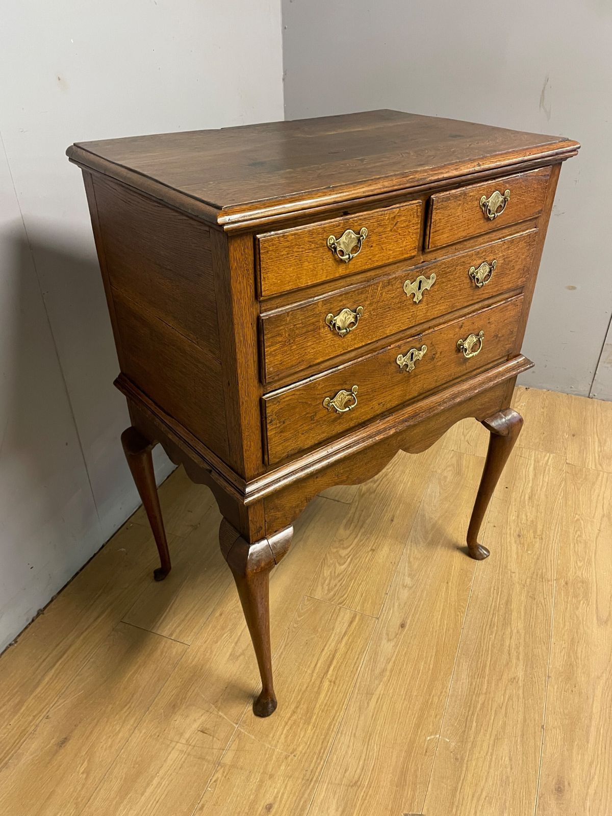 photo furniture C18th Provincial Oak Chest On Stand