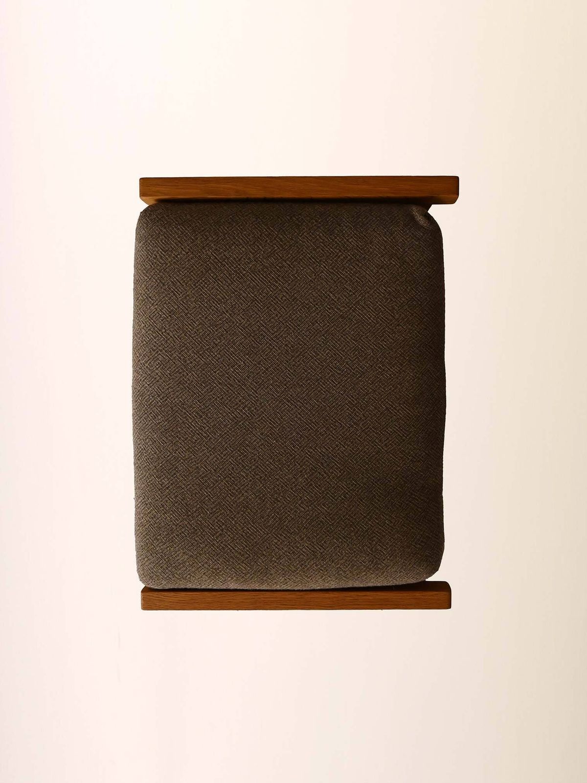 photo buy Hans Wegner Ge 375 Armchair With Footrest
