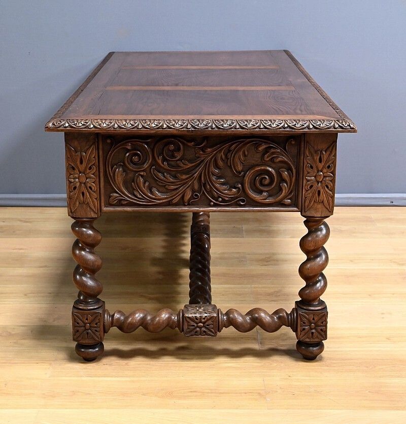 photo furniture Oak Desk, Neo Gothic Style – Late 19th Century