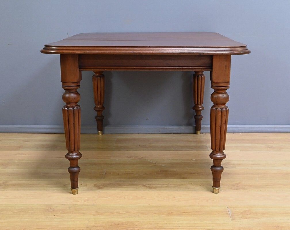 2830.0 Victorian Mahogany Extending Table, England – Part 2 Of The 19th Century photo