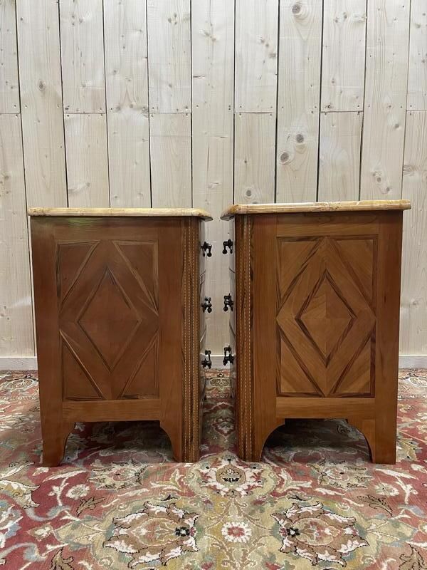 Paire De Tables De Chevets Ou Paire De Petites Commodes De Style Louis XIV photo 840.0