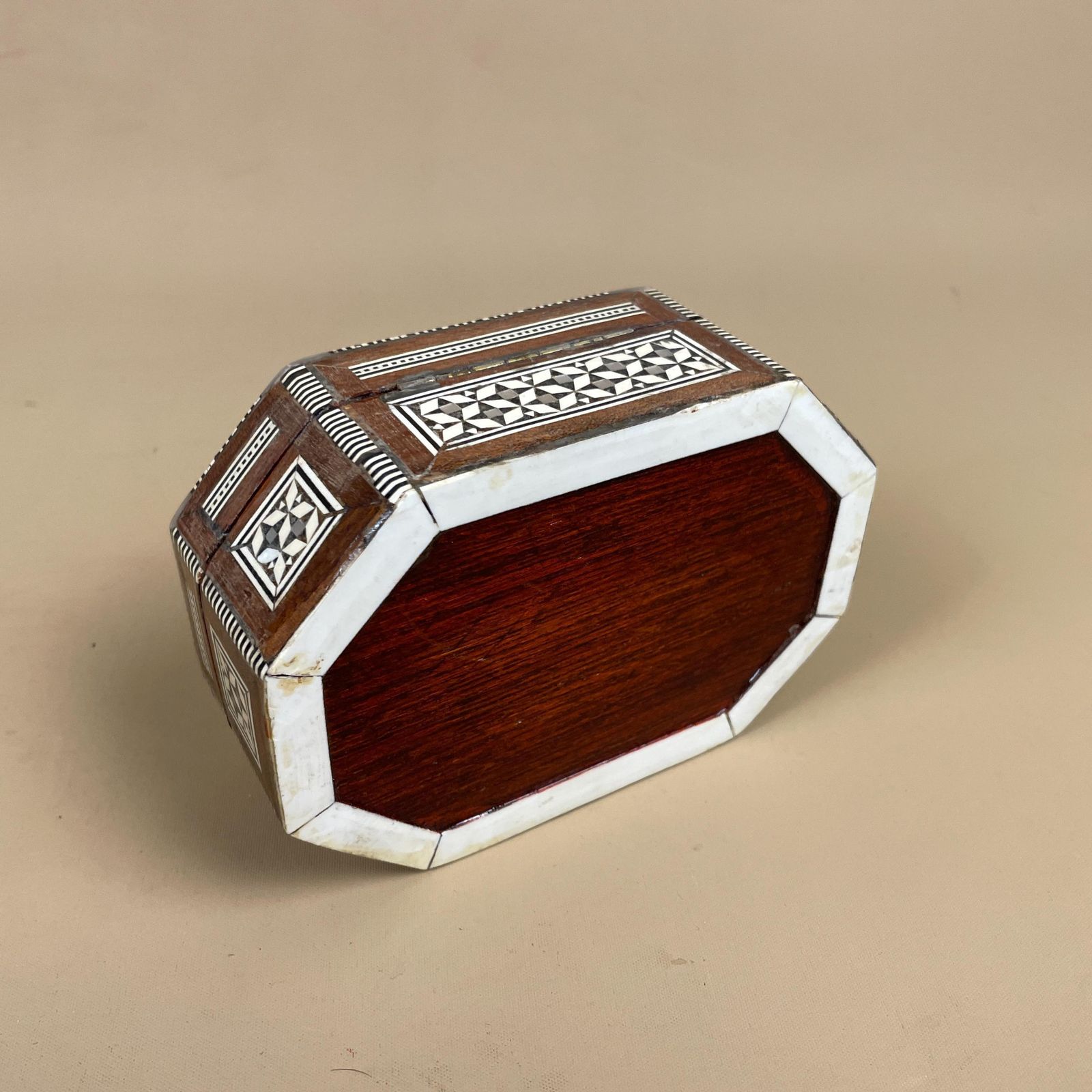Vintage Small Wooden Mother Of Pearl Inlay Box Trinket Jewellery Middle Eastern Red Lining Octagon Lidded Top Lid Patterned Pattern Handmade photo vintage