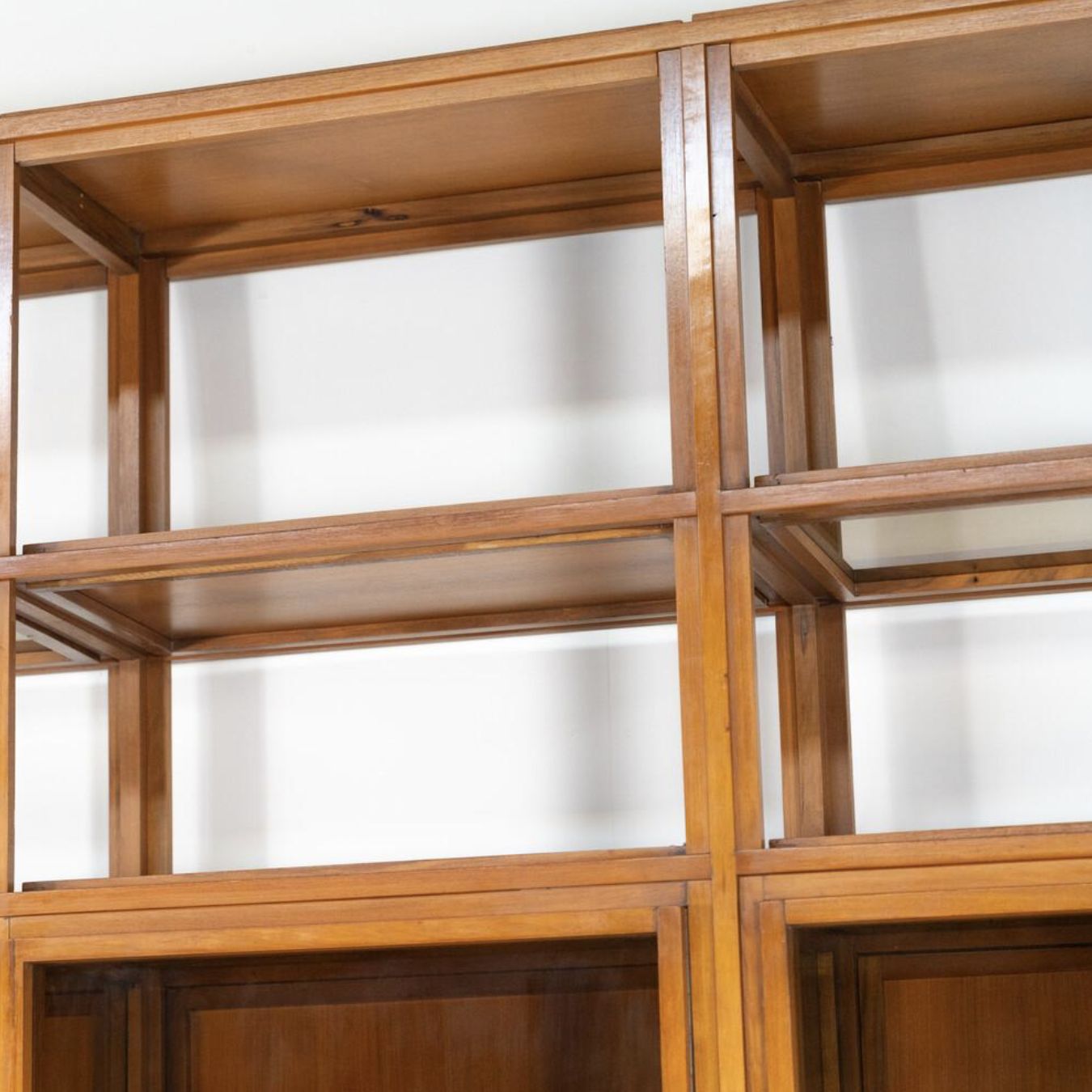 photo vinterior Mid Century Modern Shelves, Wood And Glass