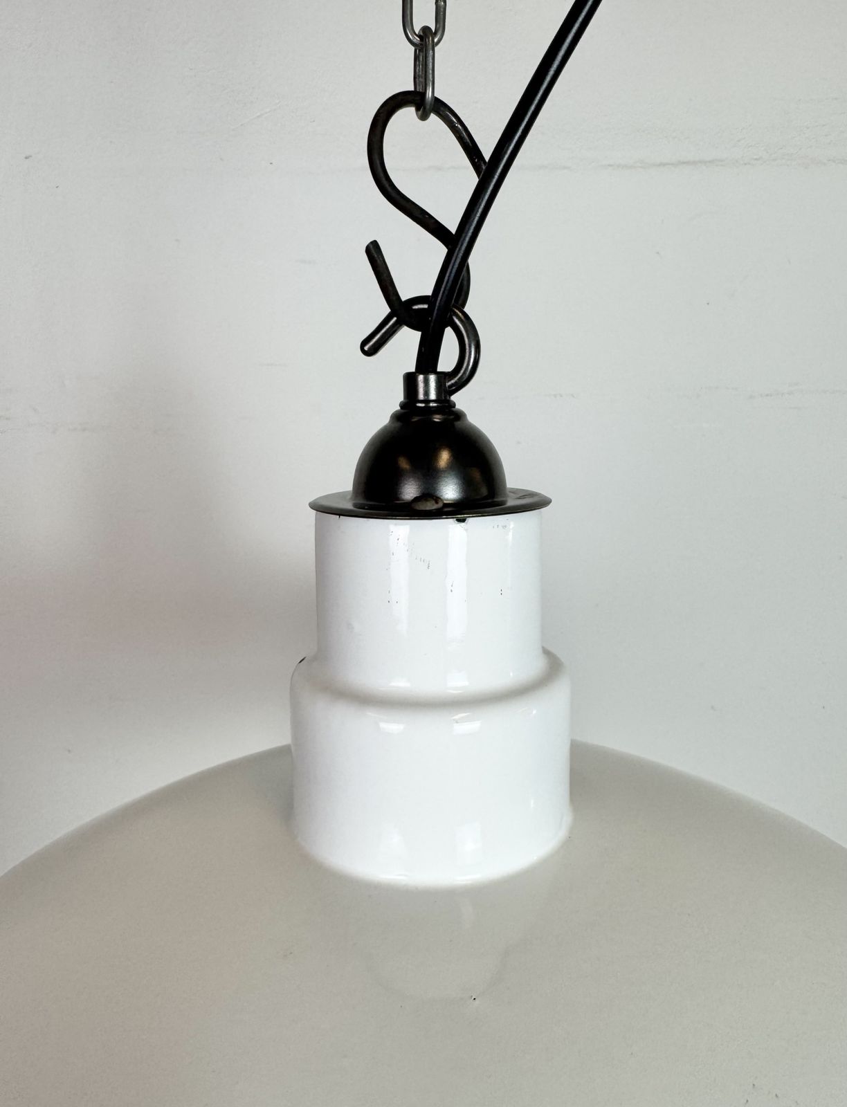 Industrial White Enamel Factory Pendant Lamp, 1960s, 4x photo vinterior
