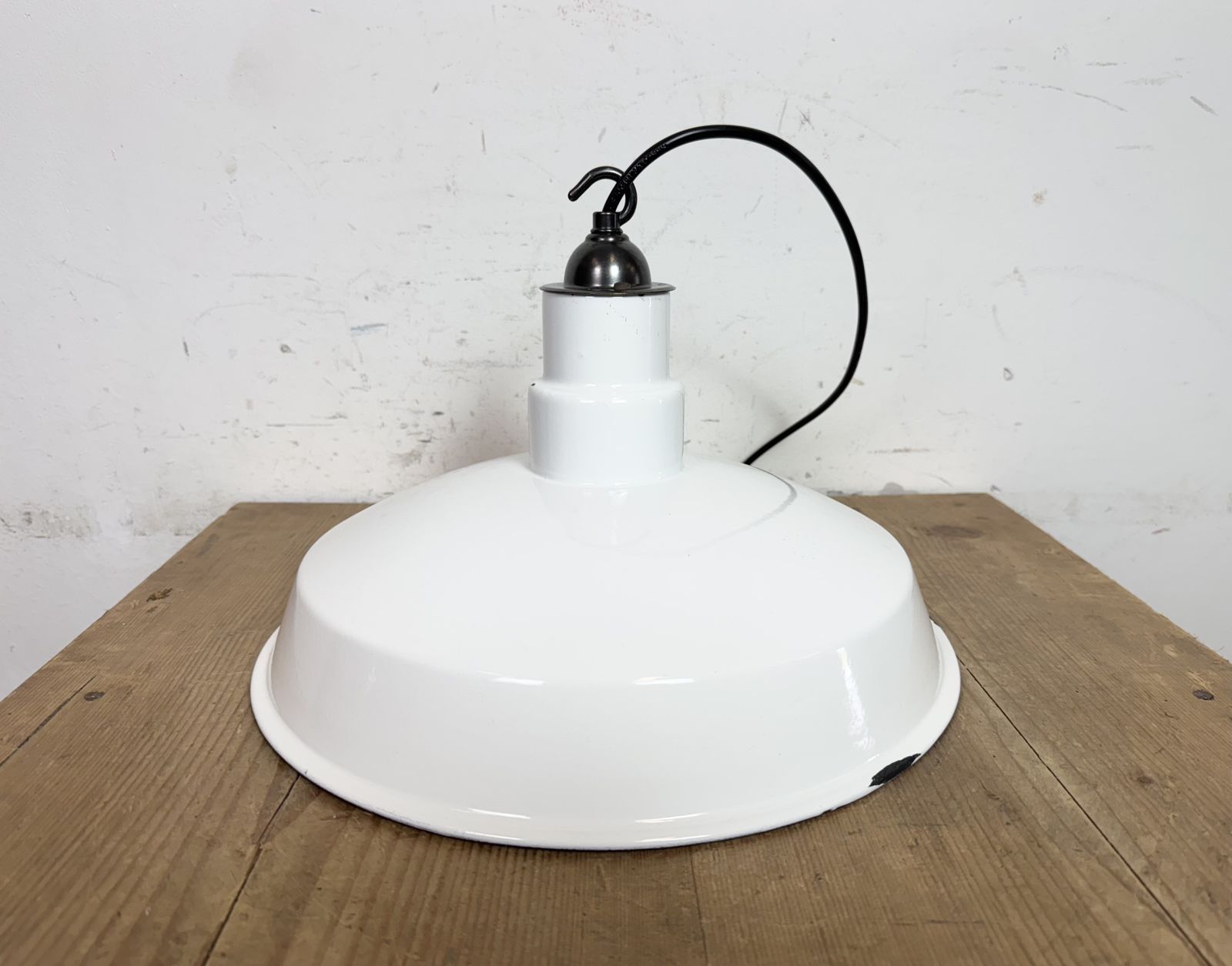 photo vintage Industrial White Enamel Factory Pendant Lamp, 1960s, 4x
