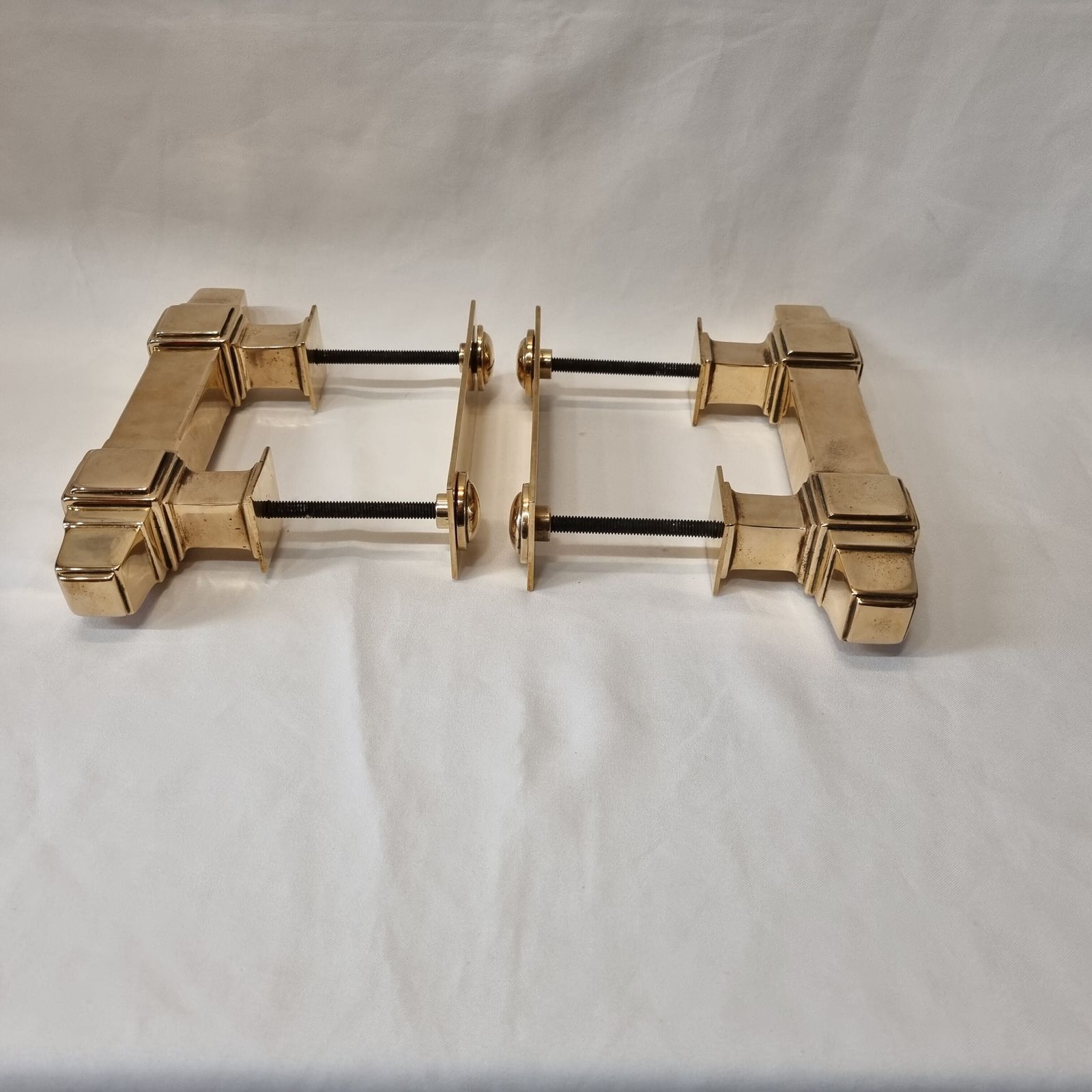photo vintage An Exceptional Pair Of Top Quality Early Art Deco Bronze Door Pull Handles Including Lovely Backplate Fittings, Weighing Over 4.75 Kg.