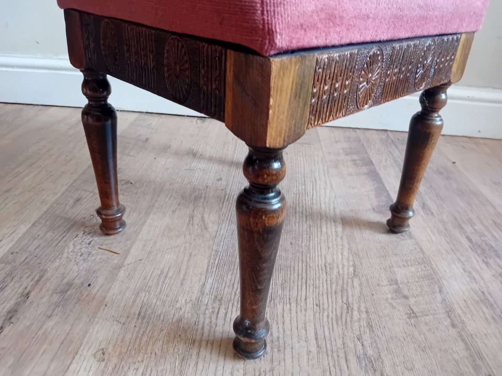 photo furniture Beautiful Antique Victorian Carved Mahogany Footstool /Stool
