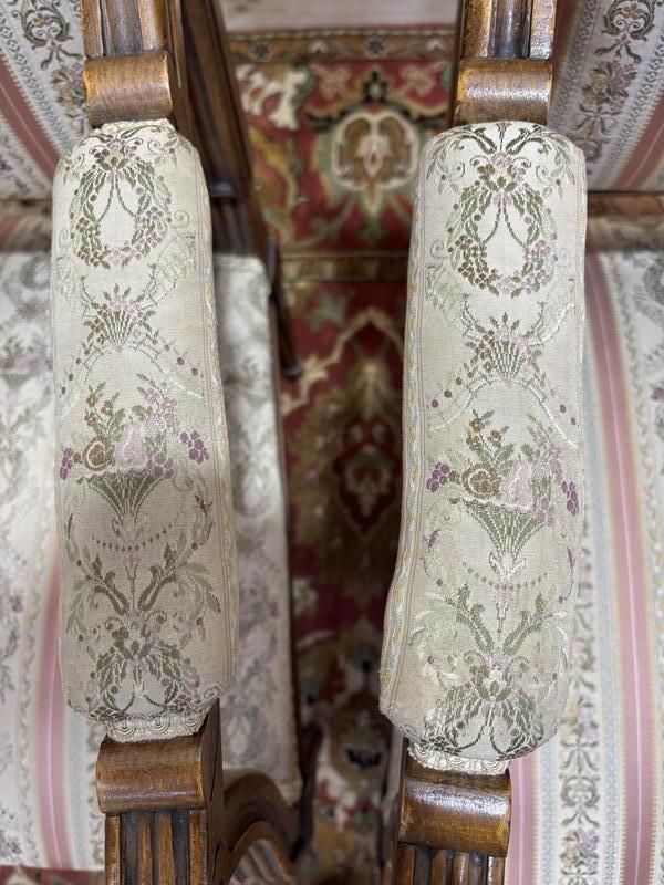 photo for sale Paire De Fauteuils à La Reine De Style Louis XVI