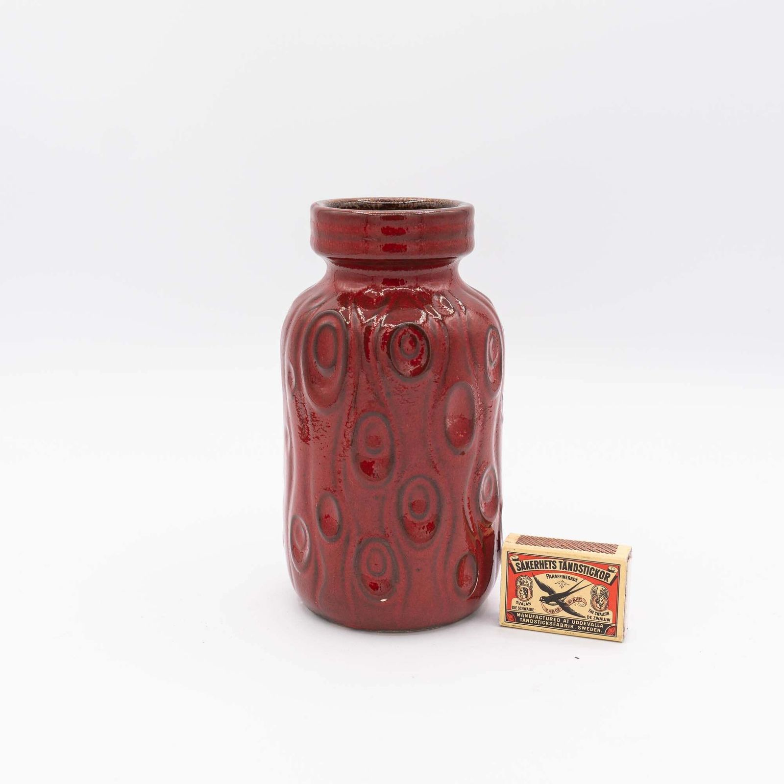 photo furniture Red "Koralle" Vase   Scheurich   Form 285 15   C1970s