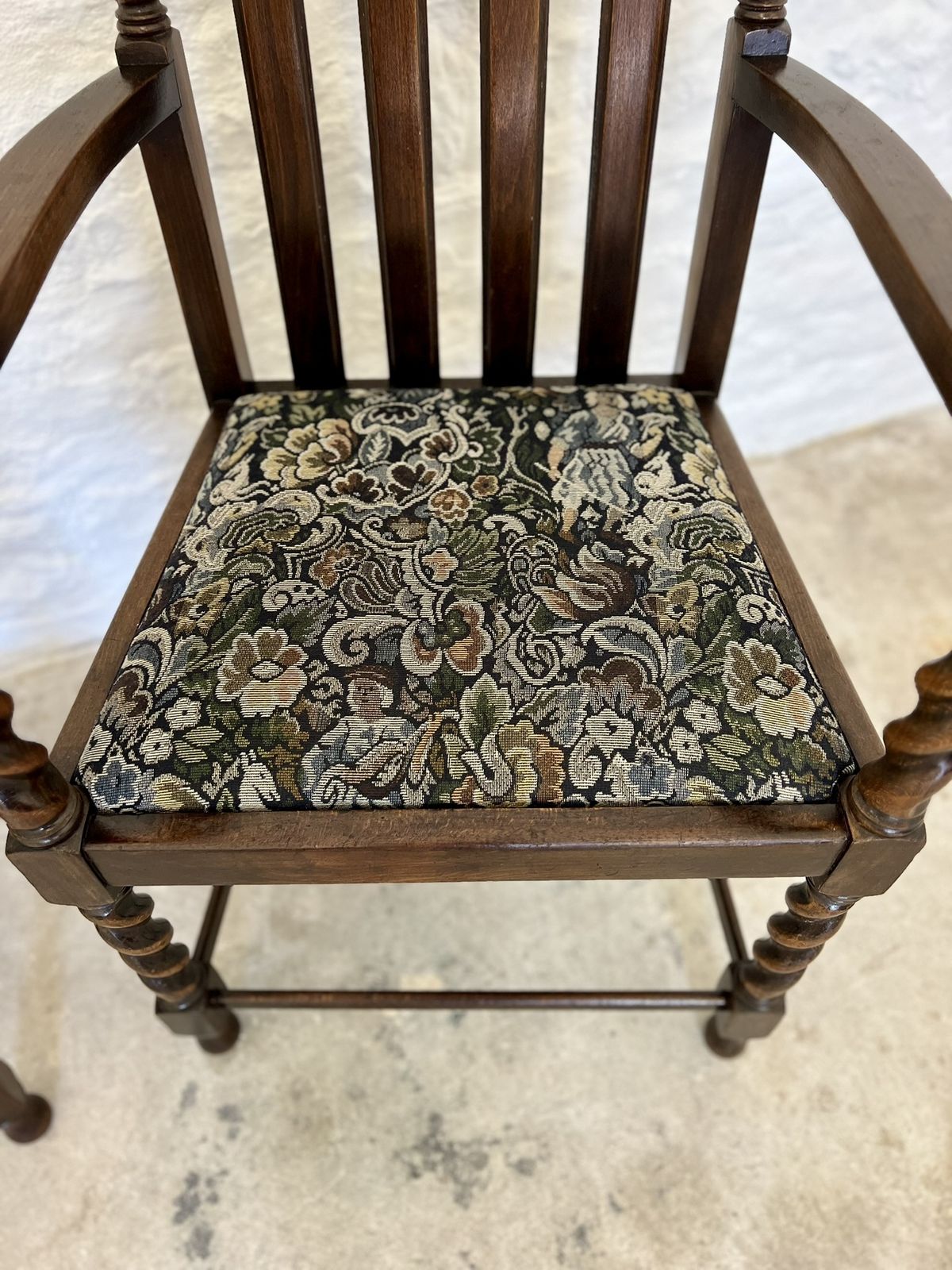 photo vintage Antique Pair Of Victorian Edwardian Oak Barley Twist Armchairs Ocassional Chairs