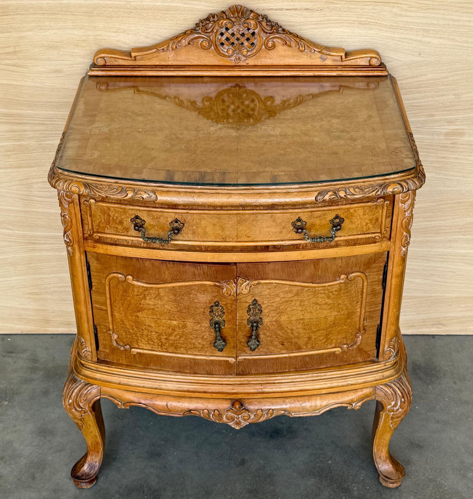 Tables de chevet italiennes du début du XXe siècle en chêne clair à deux portes photo vinterior