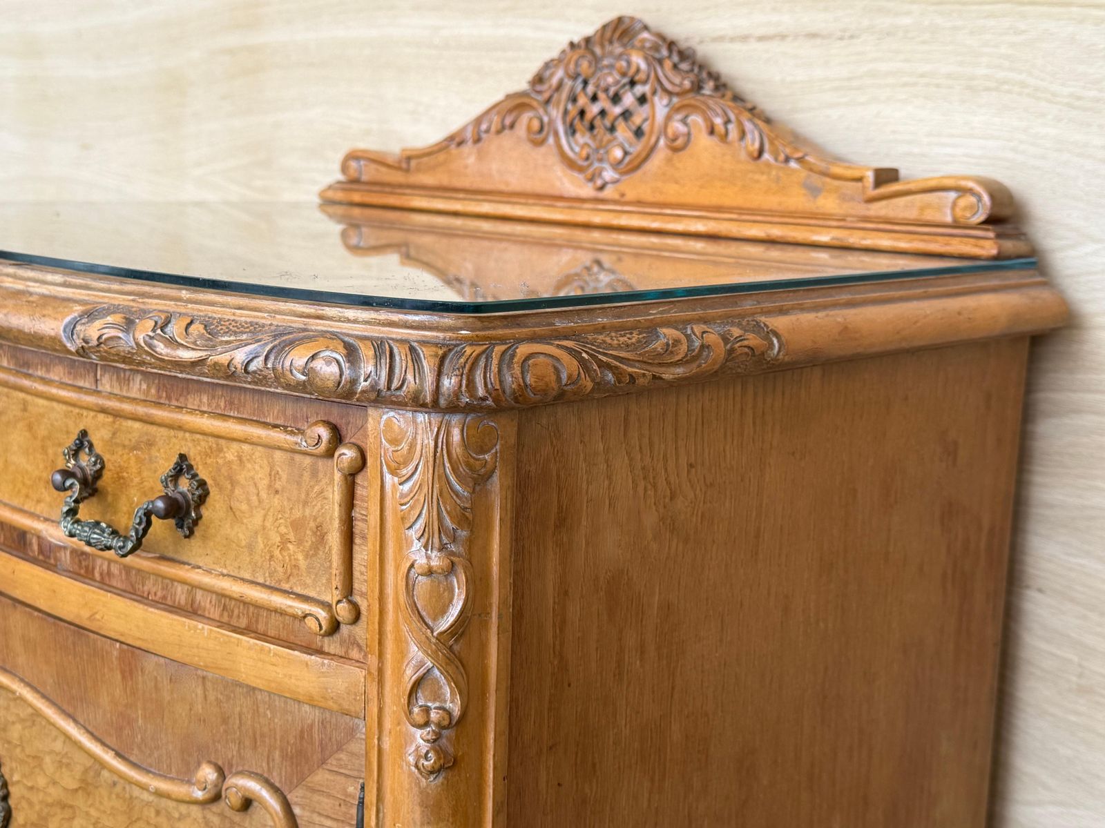 photo furniture Tables de chevet italiennes du début du XXe siècle en chêne clair à deux portes