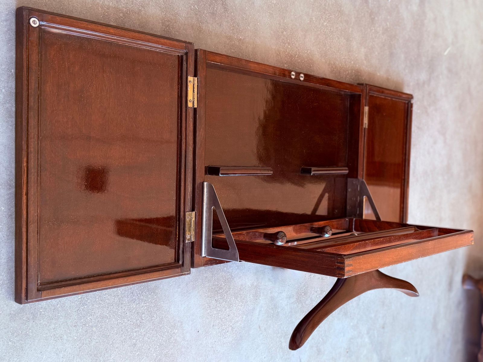 Valet pliant mid-century modern italien en acajou avec cintre photo furniture
