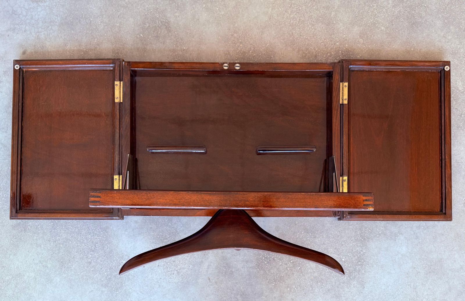 photo furniture Valet pliant mid-century modern italien en acajou avec cintre
