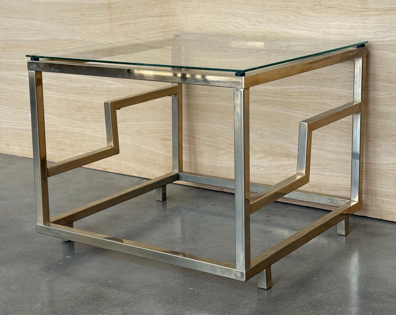 Paire de tables basses carrées en laiton et verre, italiennes, années 1970 photo Mobilier