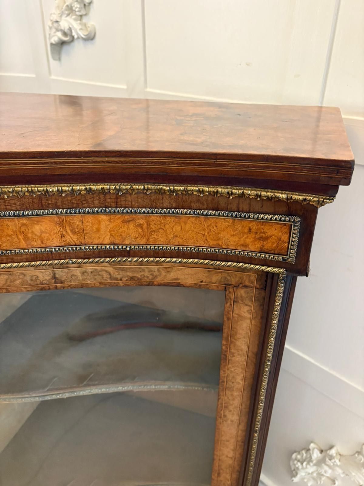 photo vinterior Outstanding Quality Antique 19th Century Burr Walnut Ormolu Mounted Credenza