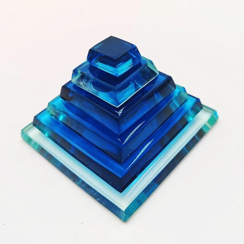 1970s Small Pyramid Crystal Paperweight By Fontana Arte. Made In Italy photo 150.0