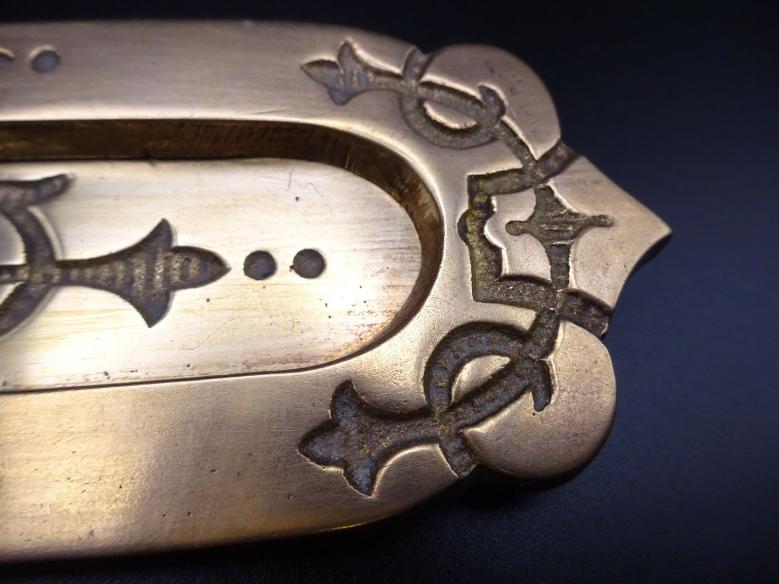 photo vinterior Reclaimed Antique Cast Brass Letter Plate (Small)