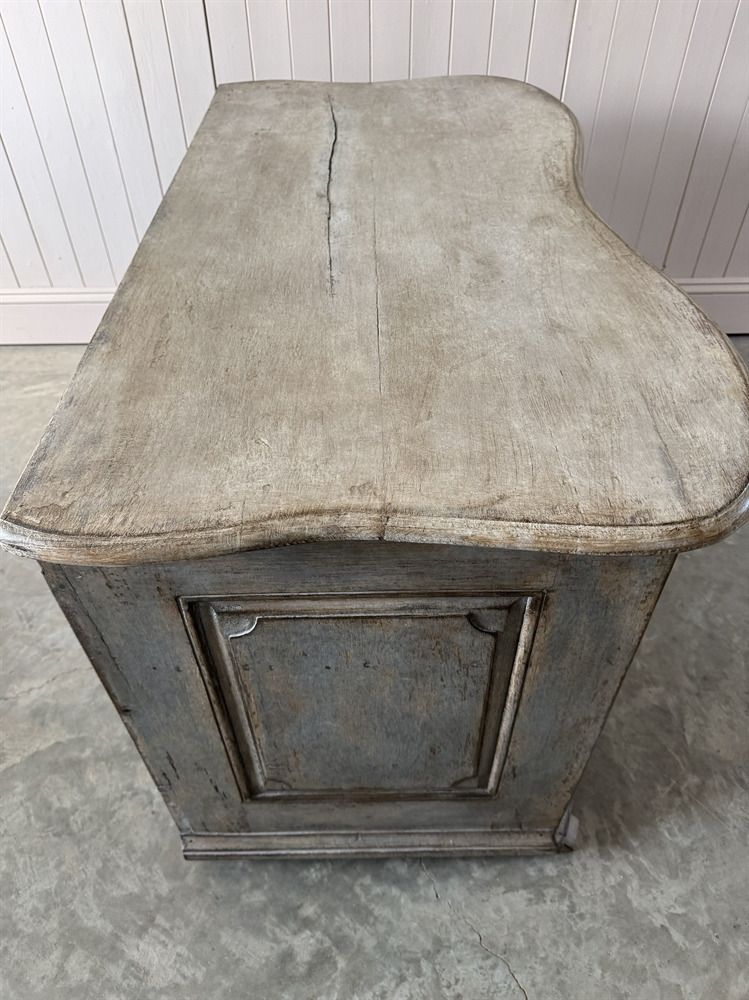 18th Century French Chest Of Drawers photo vinterior
