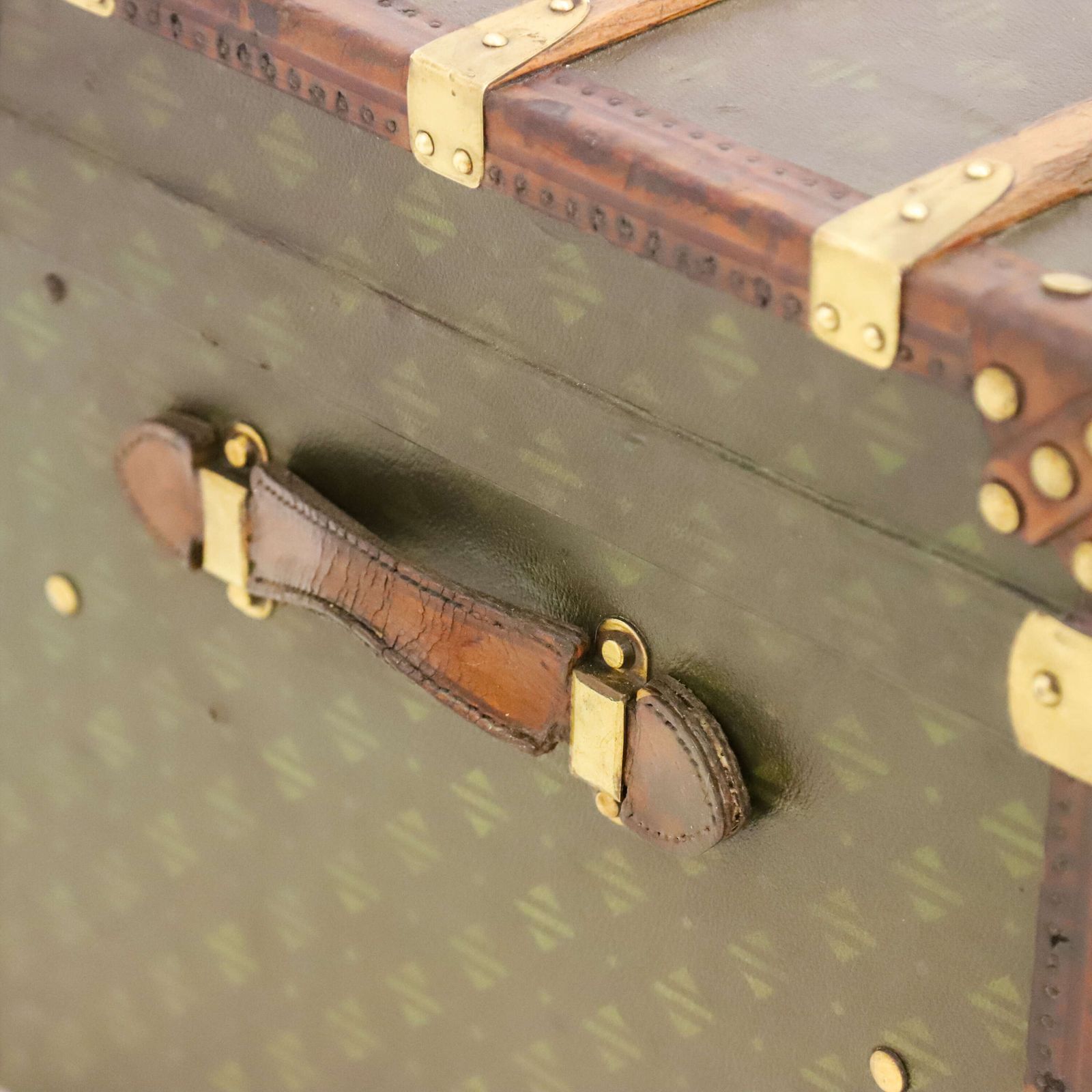 Rare Aux états Unis Monogram Steamer Trunk   A Timeless Travel Companion photo vintage