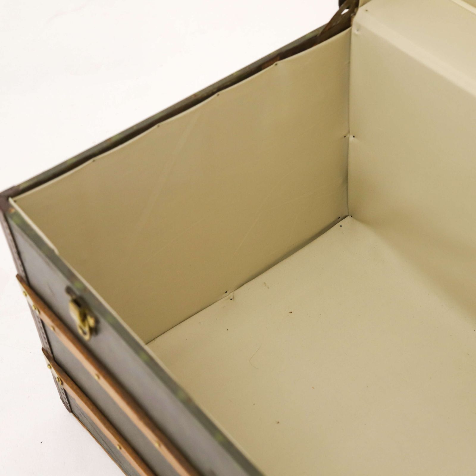 5100.0 Rare Aux états Unis Monogram Steamer Trunk   A Timeless Travel Companion photo