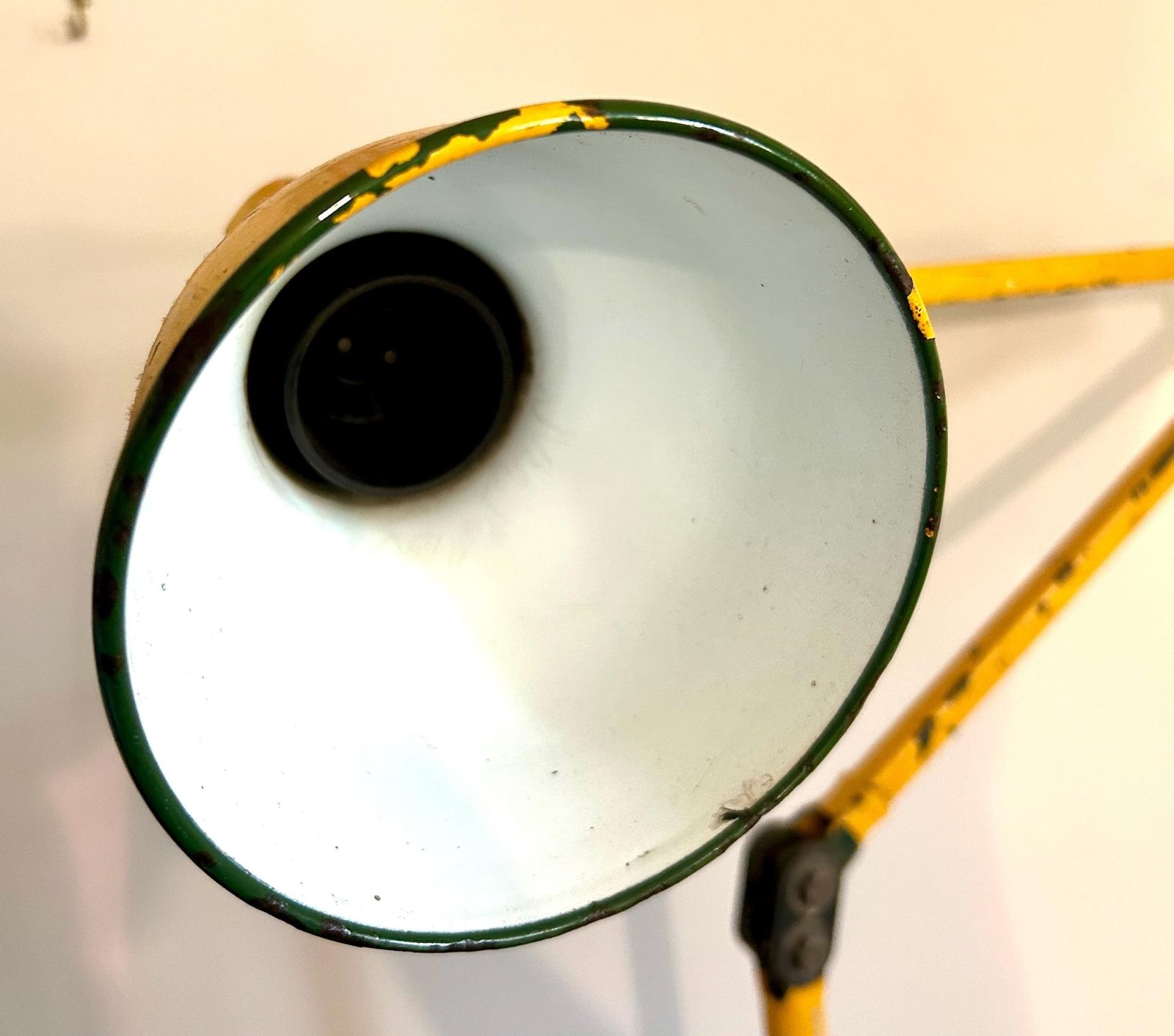 Yellow Mek Elek Industrial Desk Vintage Lamp Office Factory Retro Antique Light Lighting Factory Table Floor photo vinterior