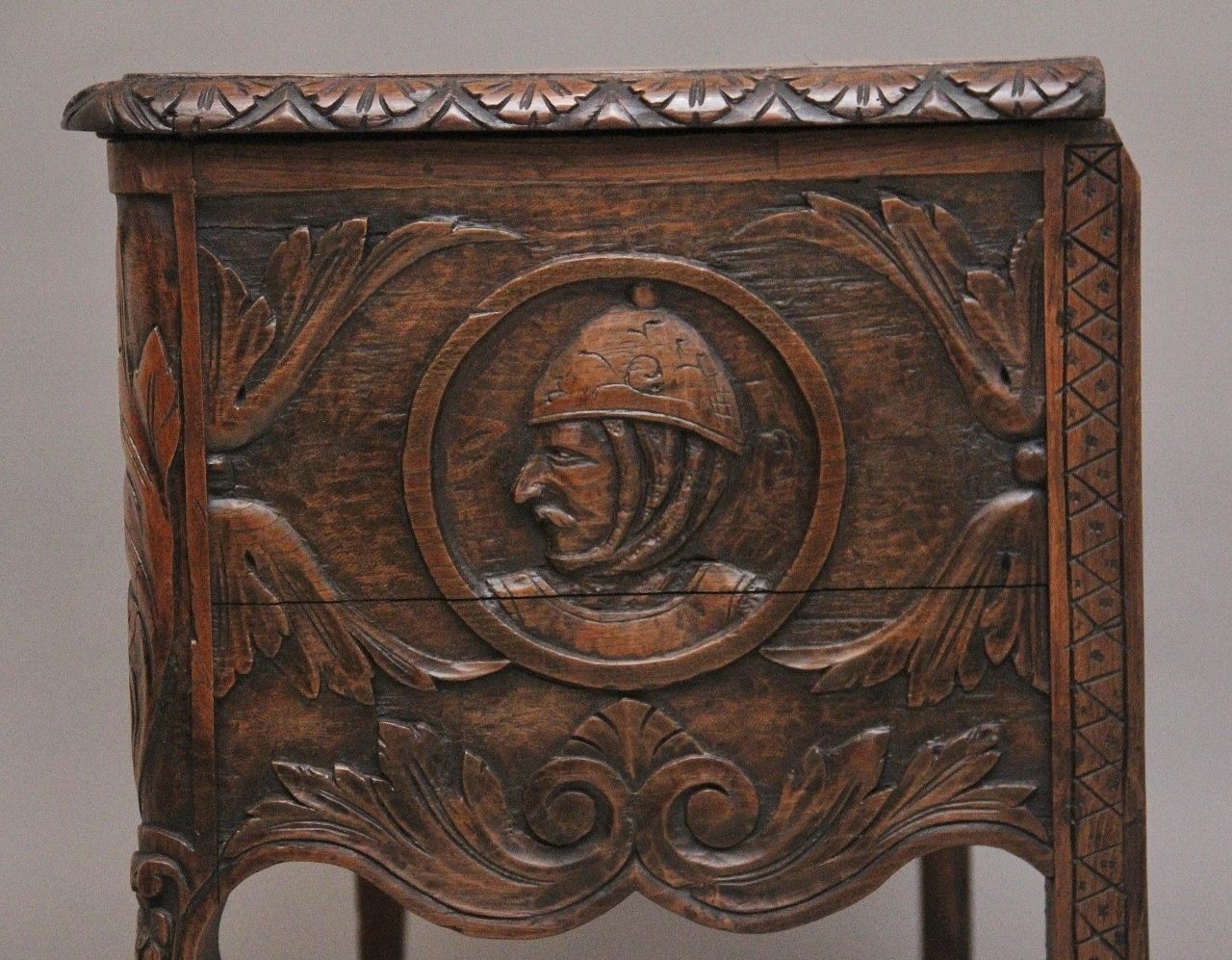 photo vinterior Early 19th Century French Carved Oak Coffer