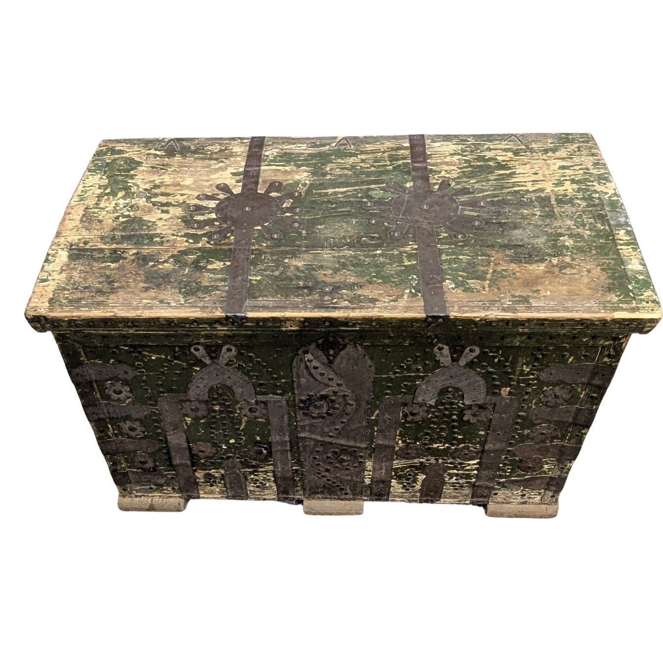 Greek Chest In White Wood And Iron, 19th Century photo 1068.0
