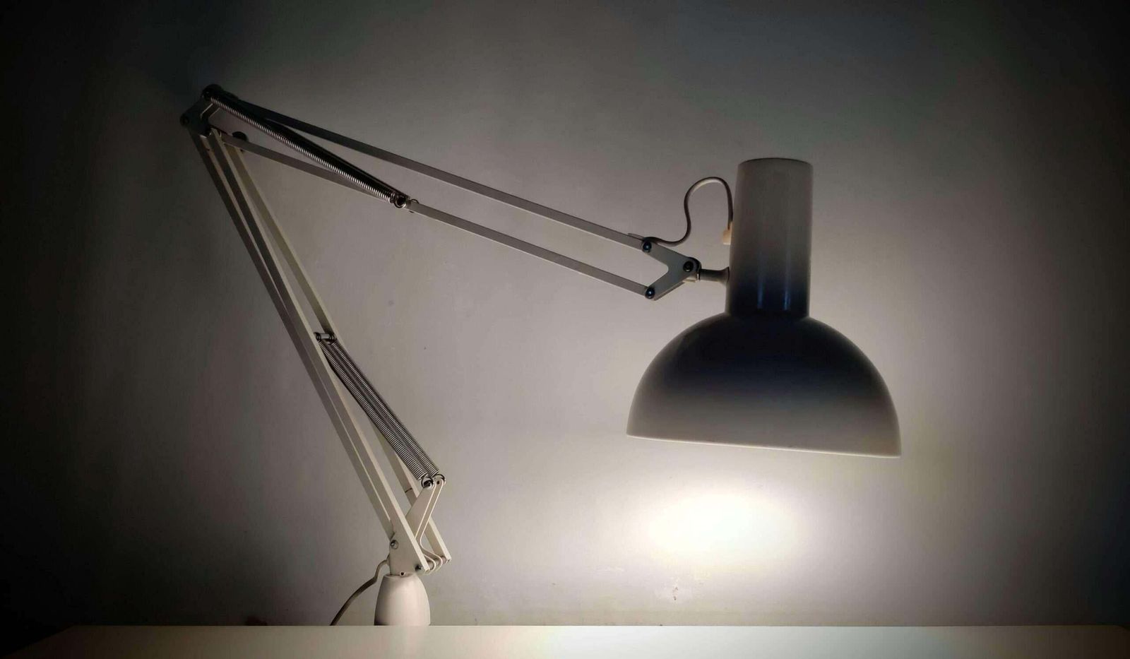 Louis Poulsen White Articulated Architects Desk Or Wall Lamp, 1980s photo Lighting