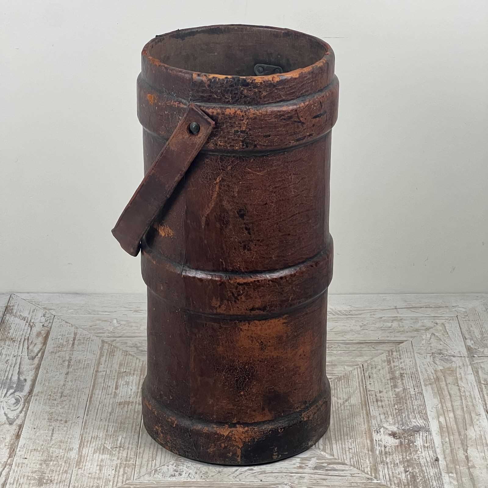 A Large First World War Leather Shell Carrier Stick Stand photo for sale