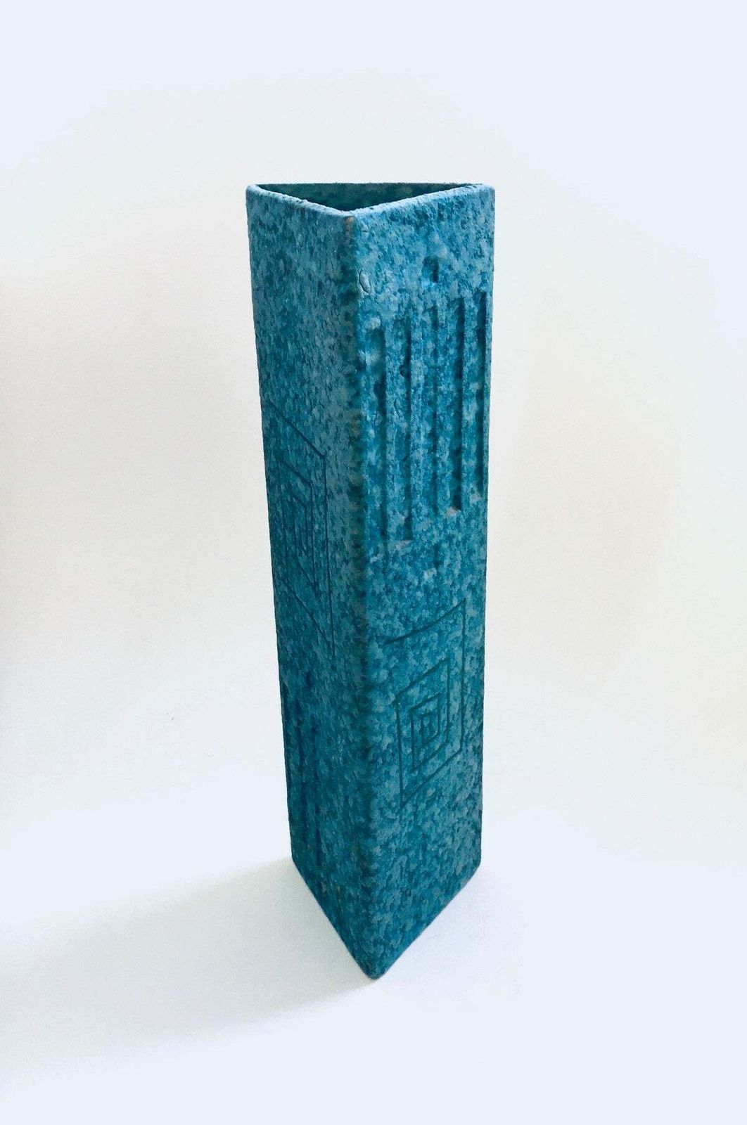 Rare Art Ceramics Sgraffito Triangular Vase By Alvino Bagni For Raymor, Italy 1960's photo for sale