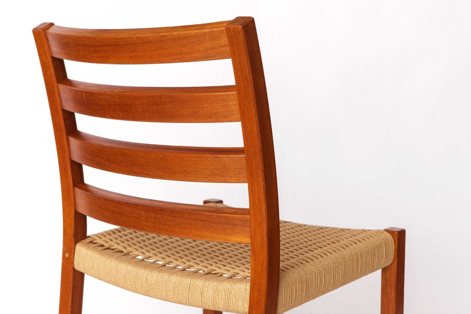 1 Van 2 Niels O. Møller Stoelen Model 408 – Teakhouten Deense Mid Century Vintage Eetkamerstoel photo vintage