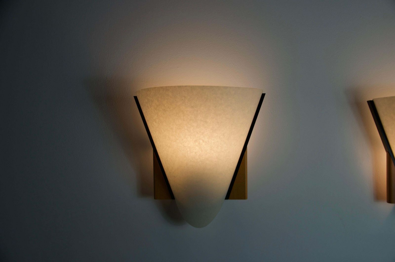 photo vinterior Pair Of Wooden Wall Lamps By Domus, 1970s