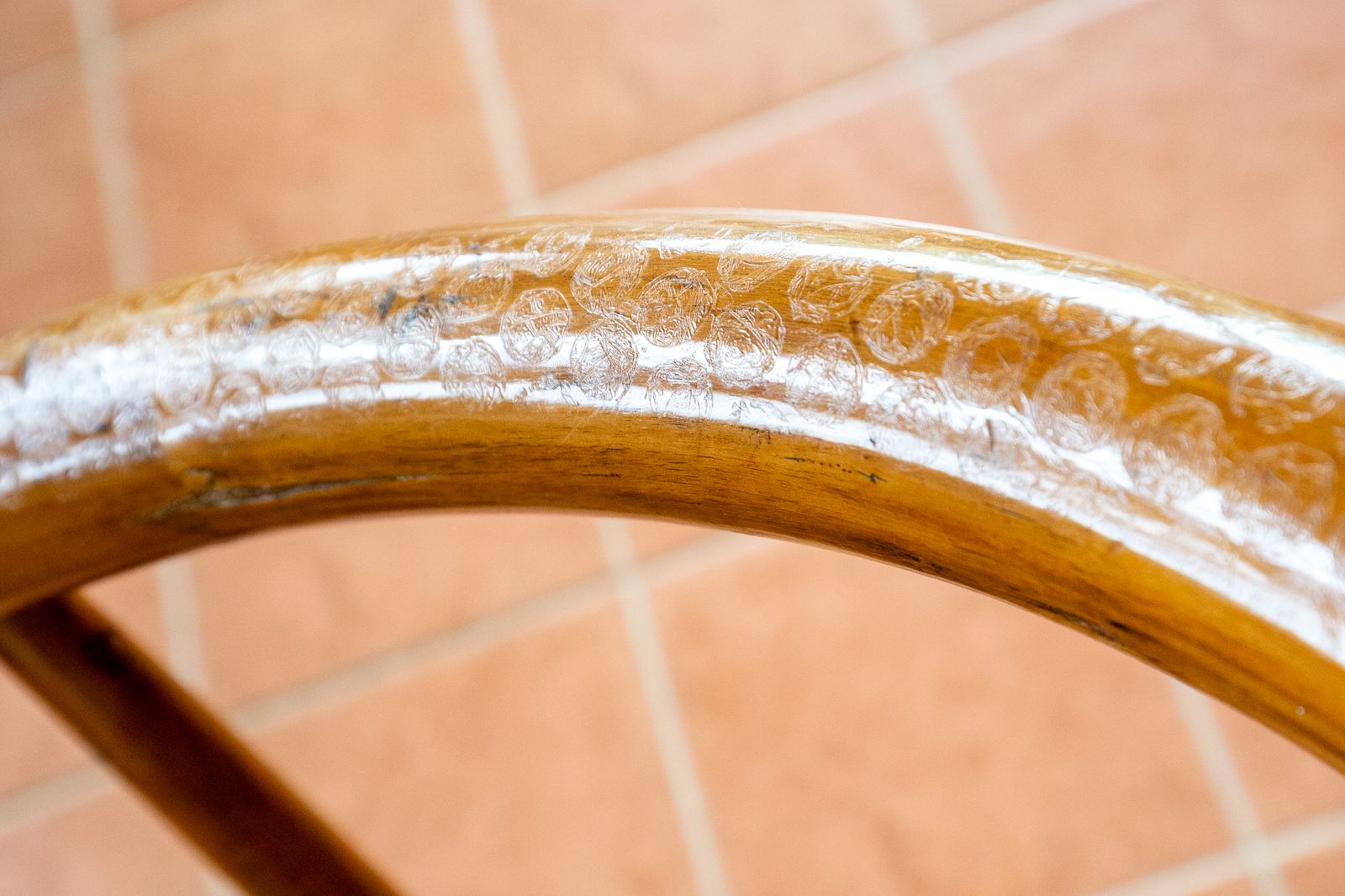photo vintage Pair Of Blonde Antique Chinese Armchairs Horseshoe Carved Motifs Country Grand Tutor Orienta.L Hall Throne Chairs Bohemian Country House