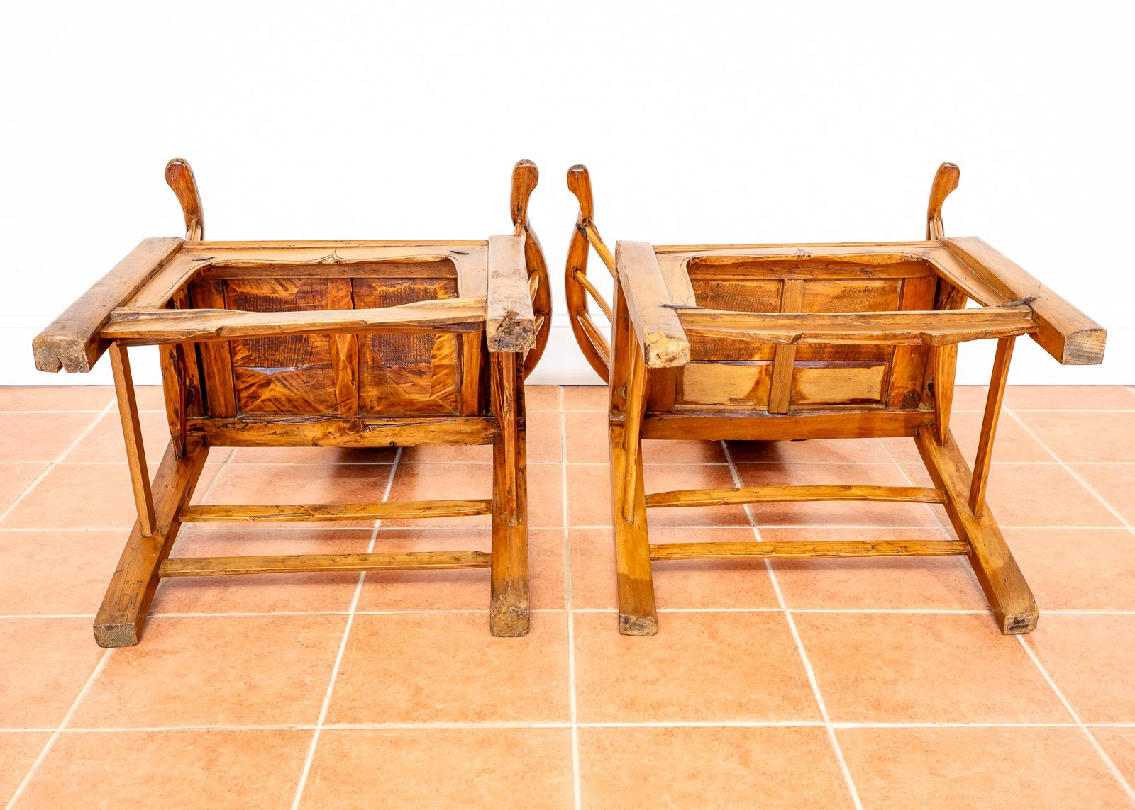 2950.0 Pair Of Blonde Antique Chinese Armchairs Horseshoe Carved Motifs Country Grand Tutor Orienta.L Hall Throne Chairs Bohemian Country House photo