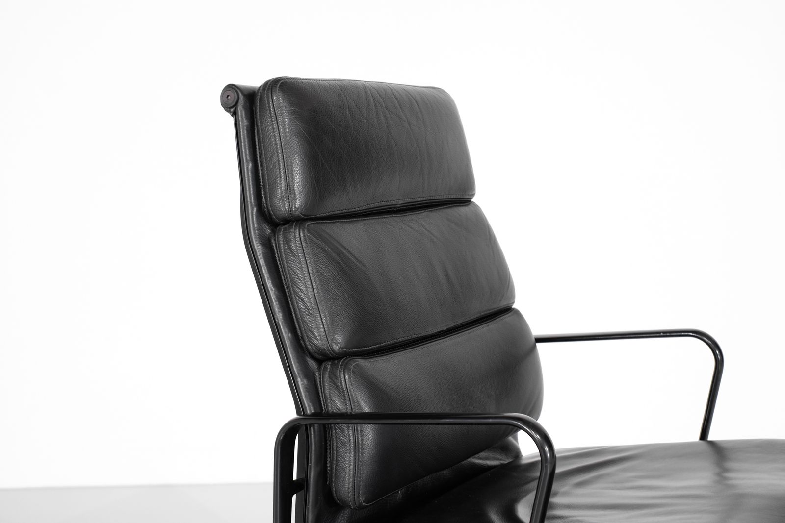 Armchair Soft Pad Chair "Ea 219" Charles Ray Eames, USA 1969. photo vinterior