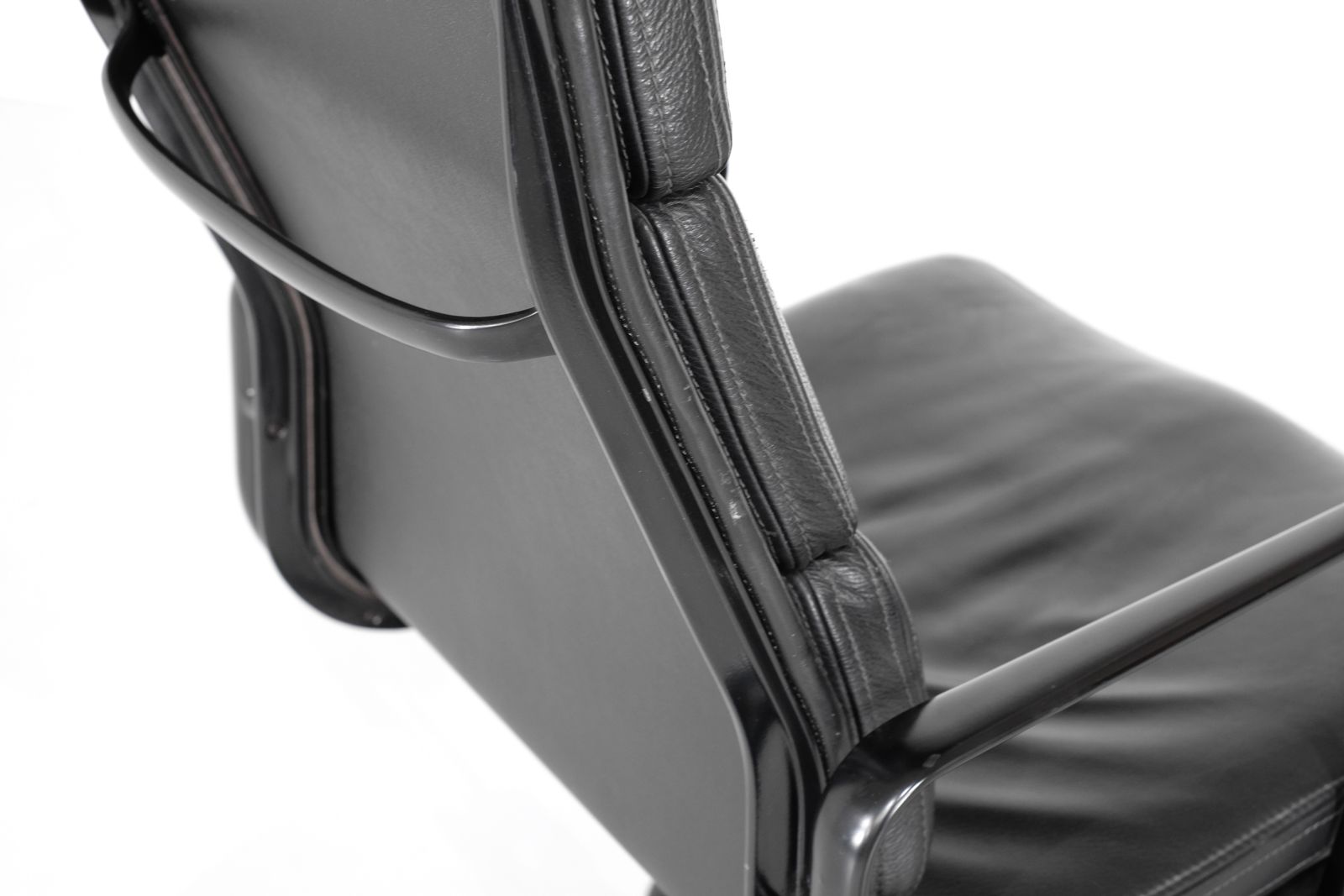 Furniture Armchair Soft Pad Chair "Ea 219" Charles Ray Eames, USA 1969. photo