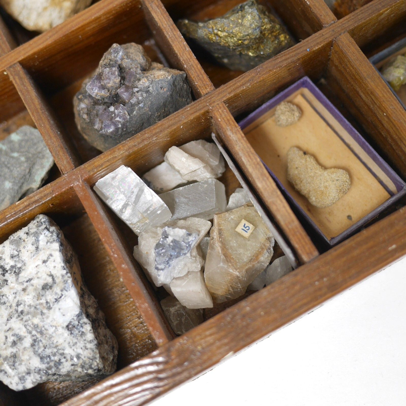 photo furniture Vintage Collection Rocks Geodes Minerals Stones Crystals Wood Tray #102915