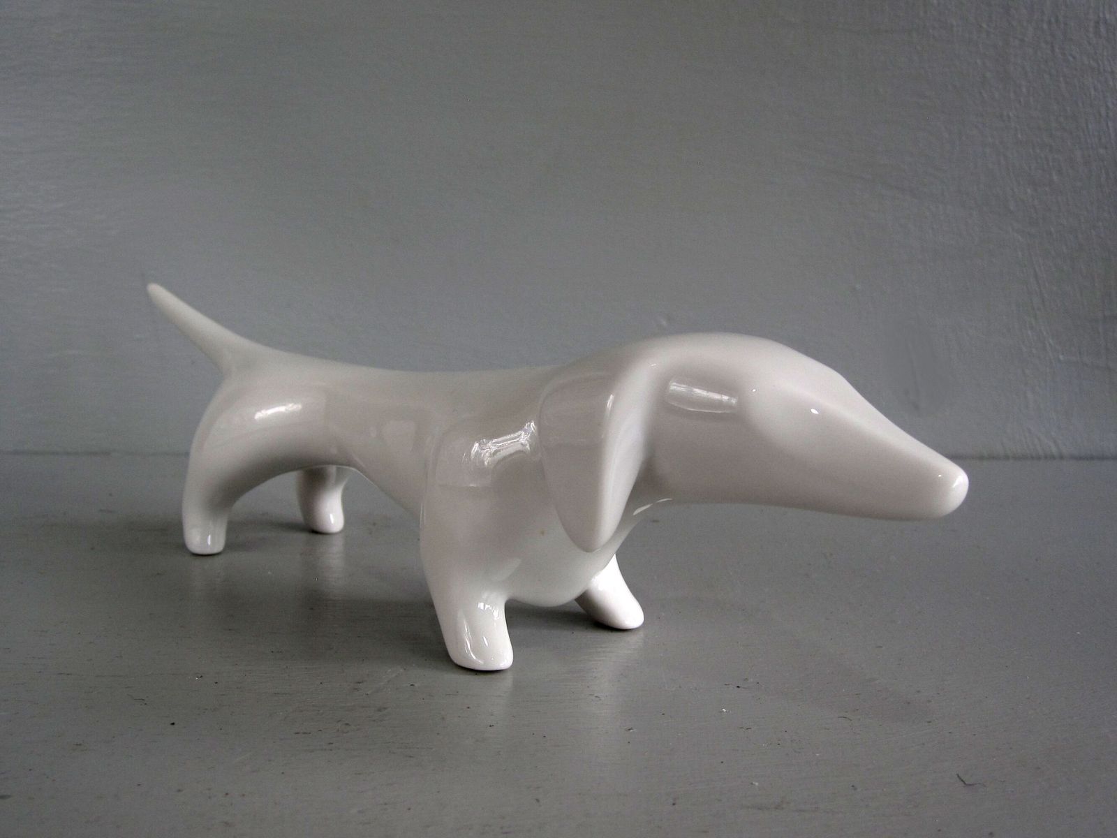 Sgrafo Modern Rare German Porcelain Dachshund Dog Figurine photo vinterior