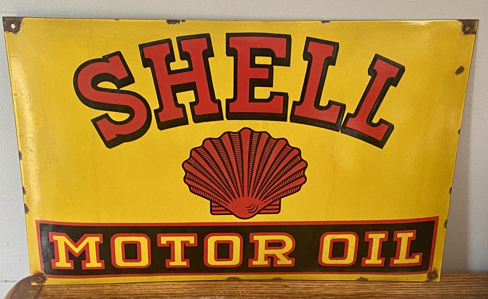 photo vinterior Shell Motor Oil Garage Automotive Sign Automobile Gas Petrol Dealer Dealership Advertising Service Station Old Stickman Clam Petrol Can Jug Bp Essso