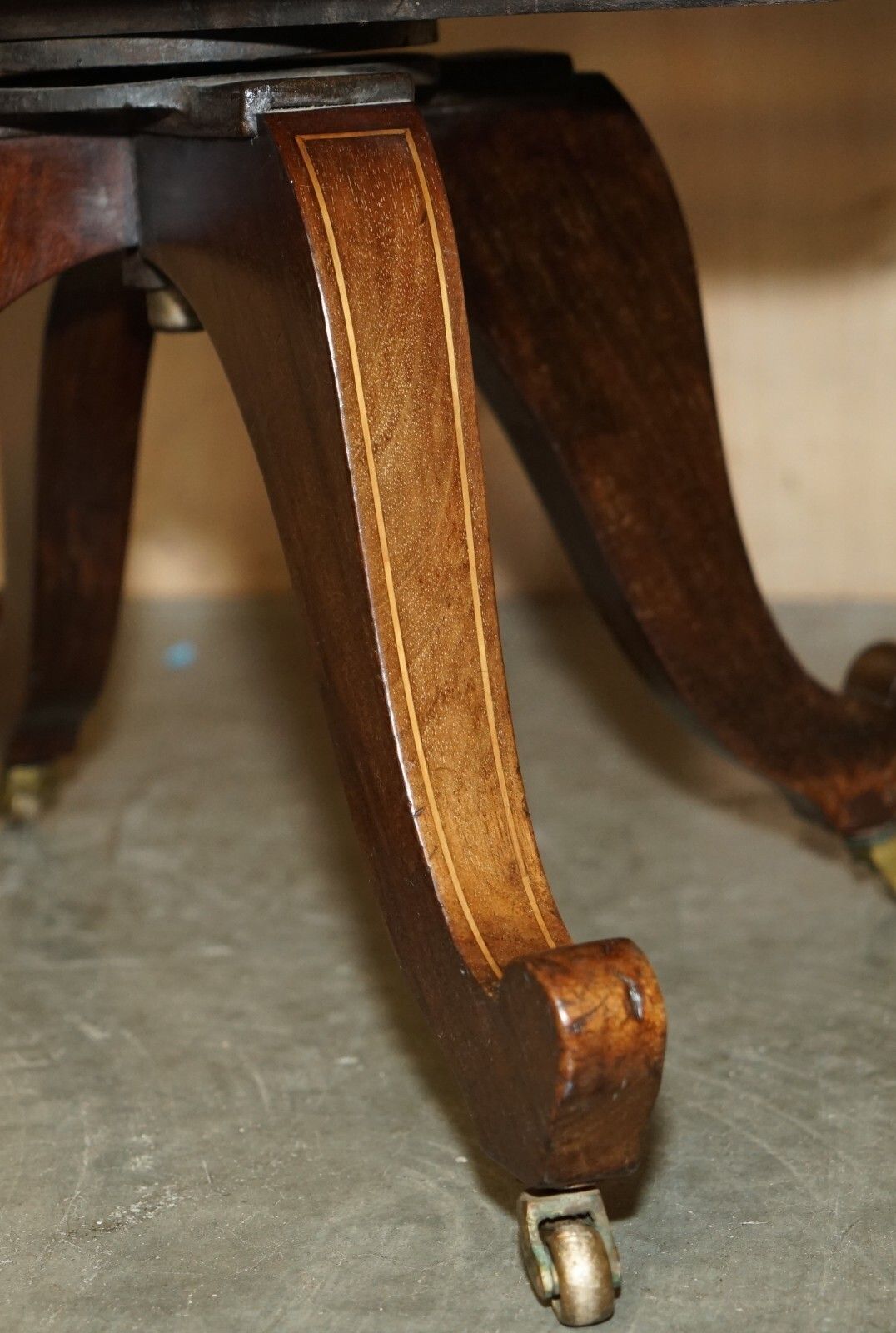 photo vintage Antique Victorian Cornelius V Smith Fully Restored Brown Leather Captains Chair