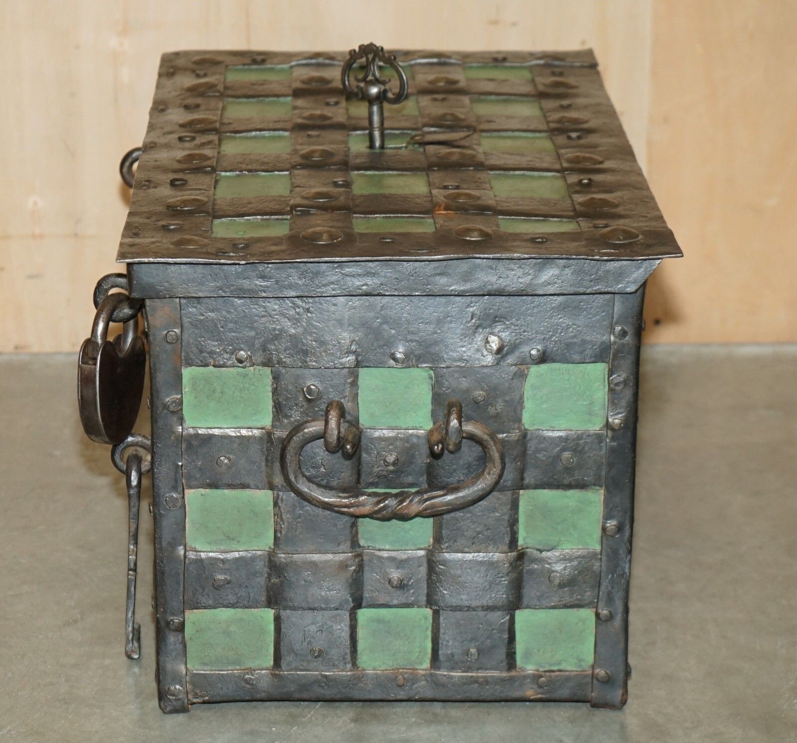 3950.0 Fine Early 17th Century German Wrought Iron Safe Chest Trunk With Original Key photo