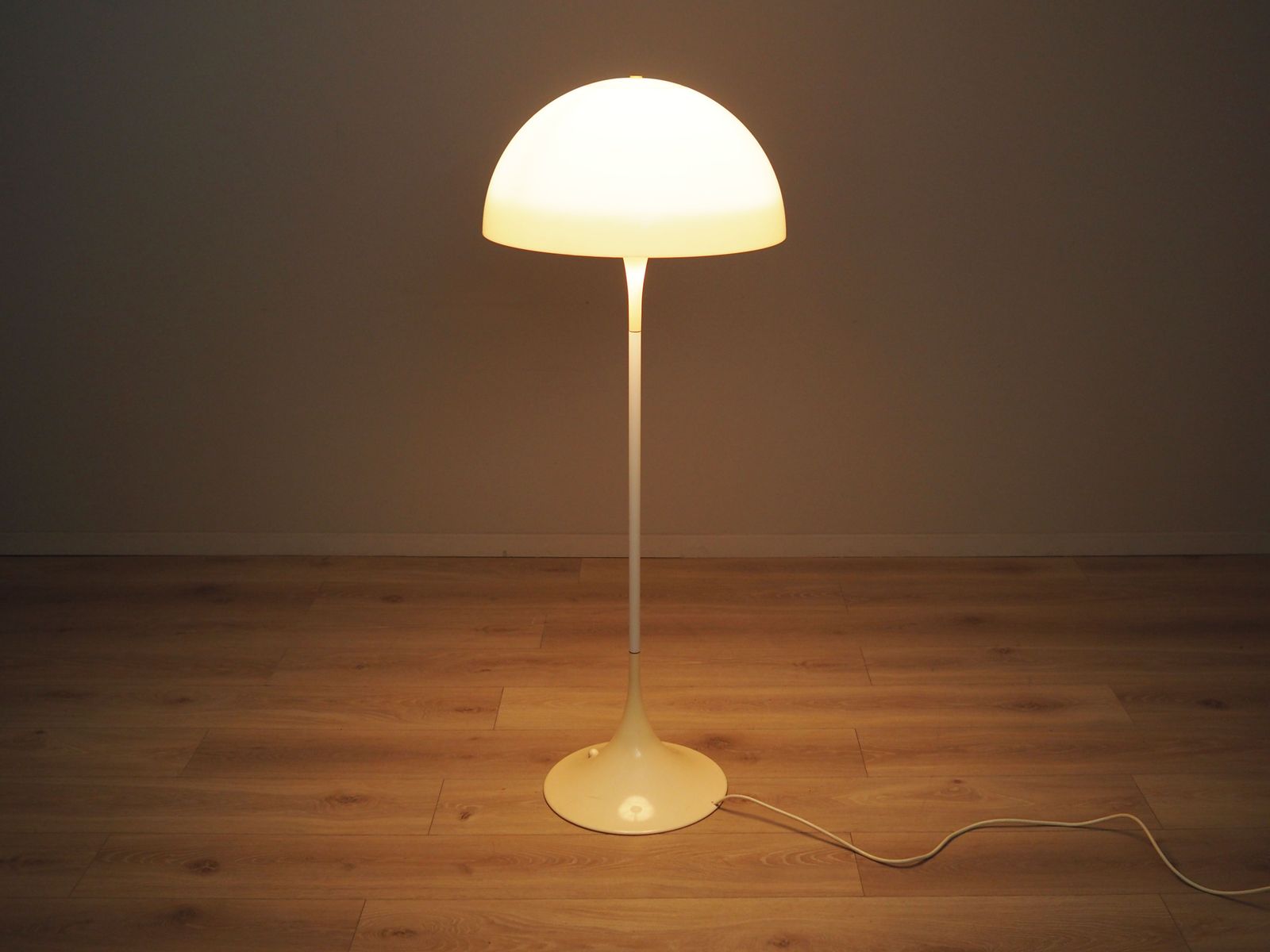 Lighting Floor Lamp Panthella, Danish Design, 1970s, Manufacturer: Louis Poulsen, Designer: Verner Panton photo